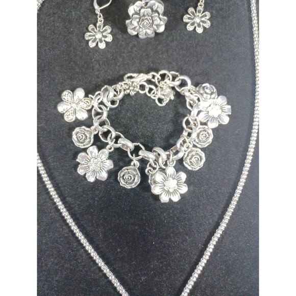Flower Rhinestone Necklace Bracelet Earrings Ring Pendant Silvertone & Black Set - Picture 4 of 7